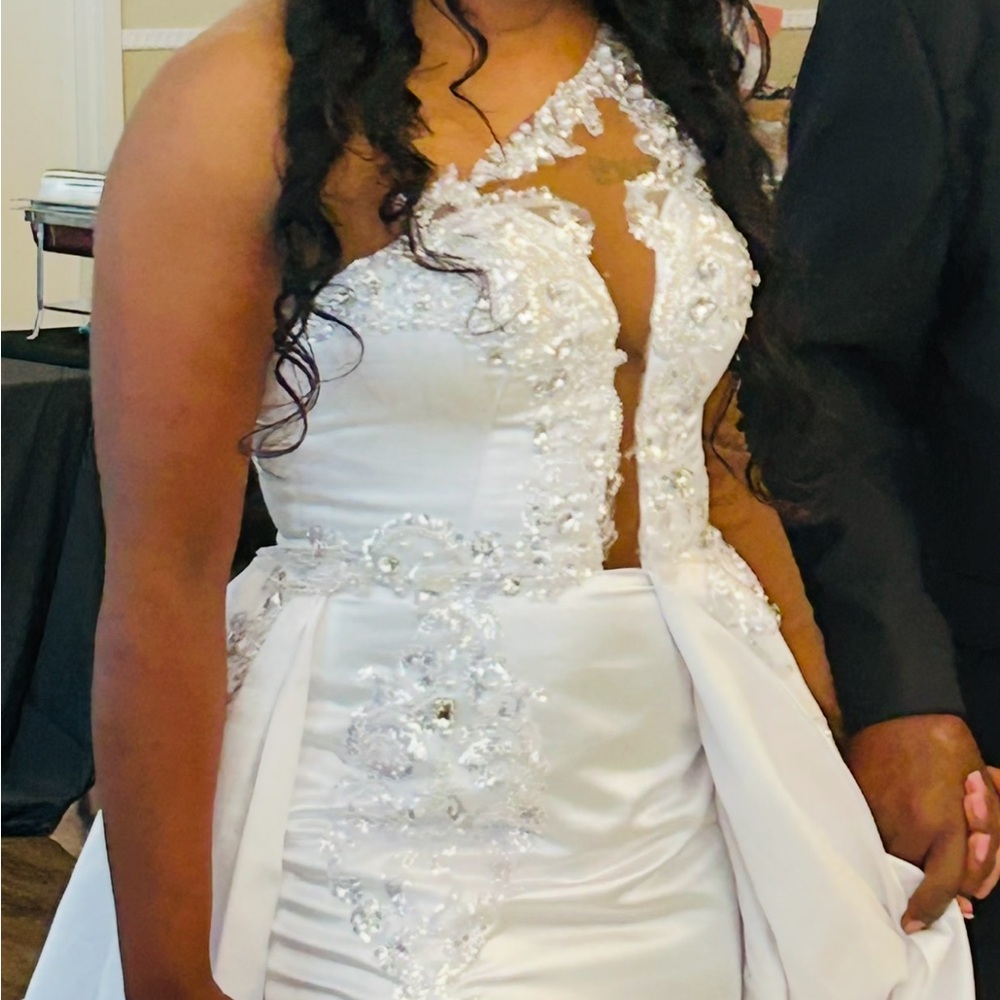 Elegant White Lace Evening Wedding Dress